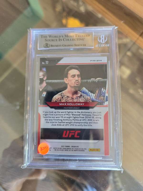 Max Holloway Signed on Card Panin Prizm Beckett Authentication