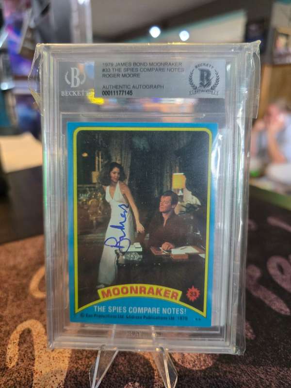 1979 James Bond - Moonraker - Signed on Card by Rodge Moore - Beckett Certified