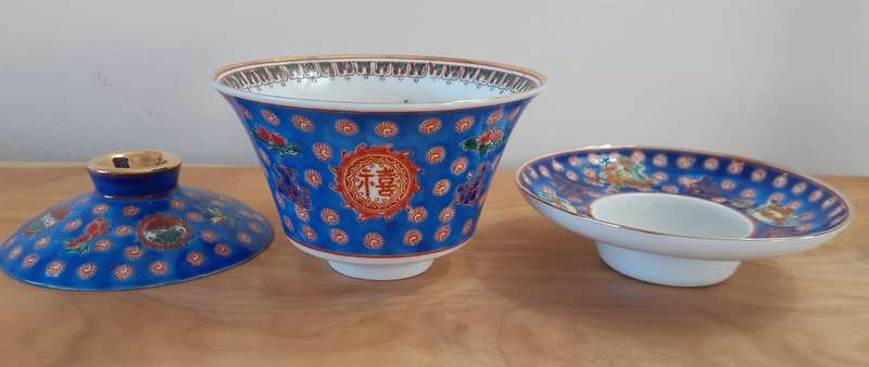 Beautiful Chinese 3-Piece Jingdezhen Porcelain Tea Bowl, Lid and Saucer