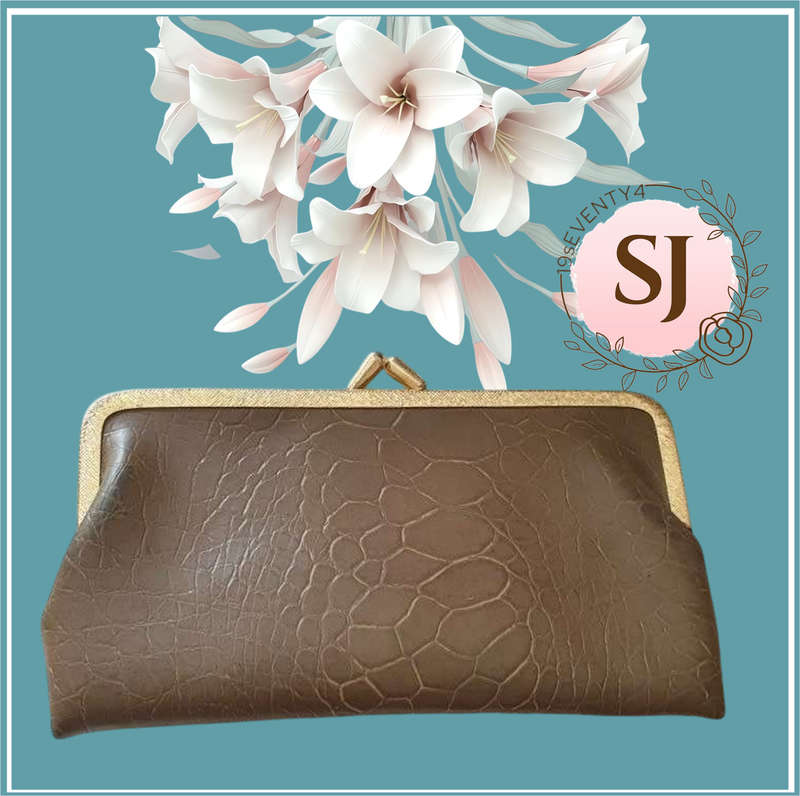 VINTAGE PURSE | LEATHER ? |