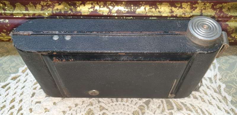 Museum Quality - kodak brownie six-20 folding camera