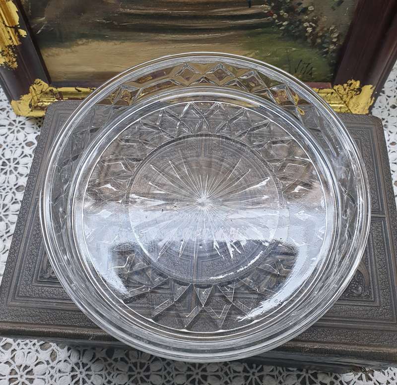 HEAVY ROUND GLASS BOWL