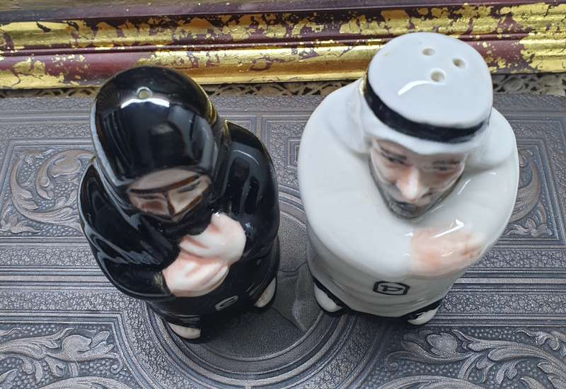 Al Jaber Arab Man And Lady Salt and Pepper Pots Gift Souvenir Set