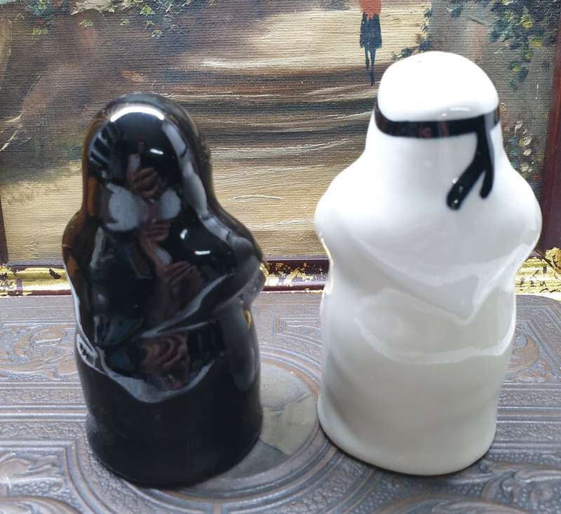Al Jaber Arab Man And Lady Salt and Pepper Pots Gift Souvenir Set