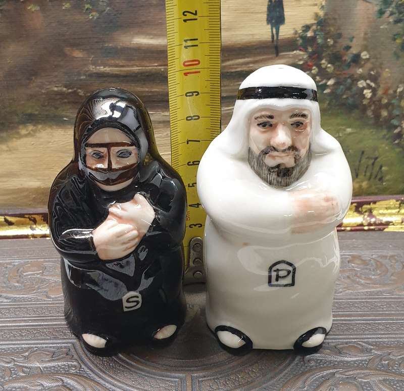 Al Jaber Arab Man And Lady Salt and Pepper Pots Gift Souvenir Set