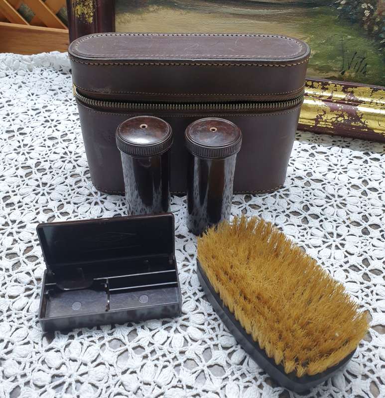 VINTAGE GROOMING SET