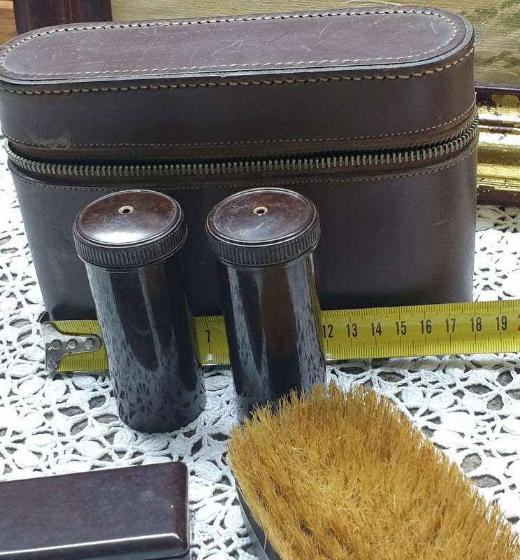 VINTAGE GROOMING SET