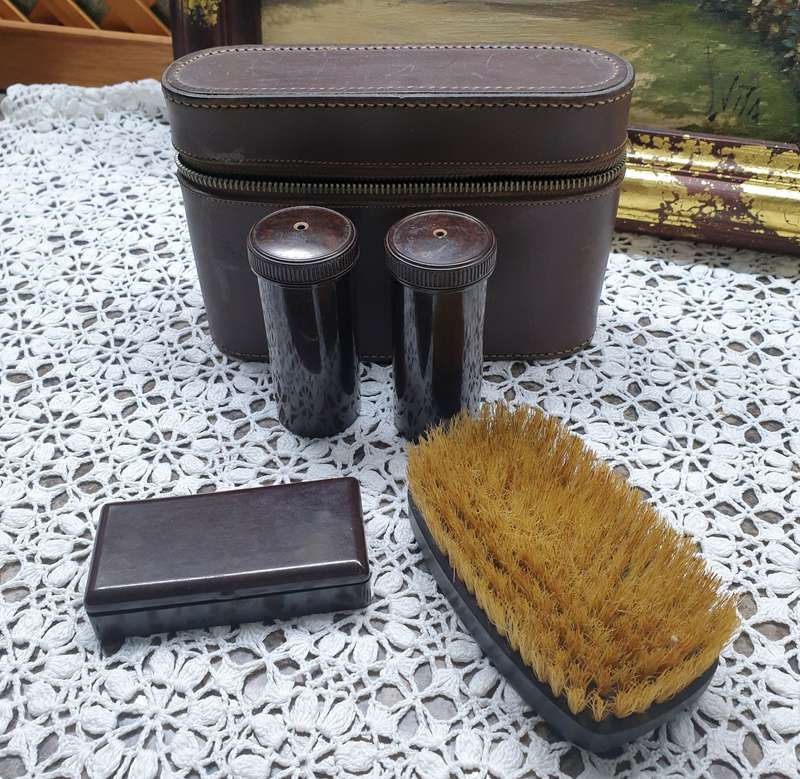VINTAGE GROOMING SET