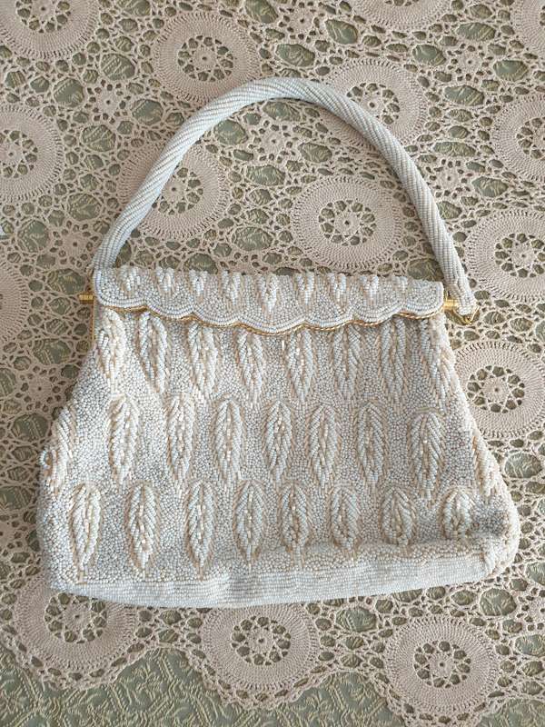 VINTAGE HANDBAG | LOOK AT PHOTOS PLEASE |