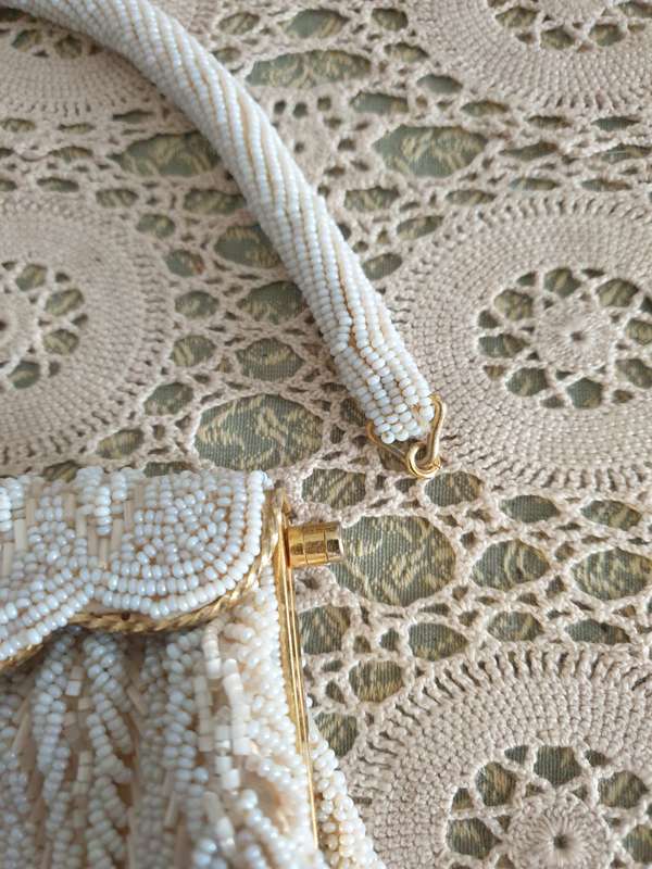 VINTAGE HANDBAG | LOOK AT PHOTOS PLEASE |