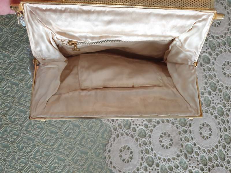 VINTAGE HANDBAG | LOOK AT PHOTOS PLEASE |
