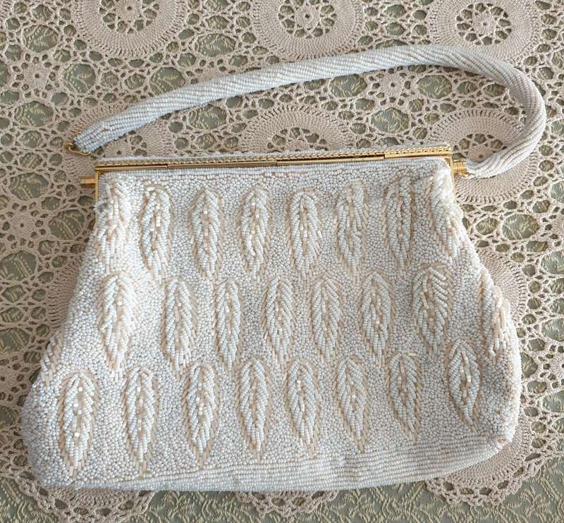 VINTAGE HANDBAG | LOOK AT PHOTOS PLEASE |