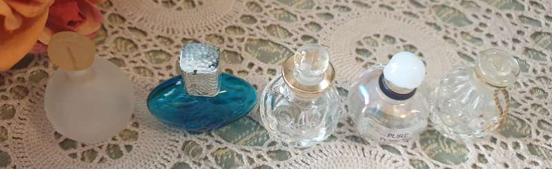 5 mini perfume bottles
