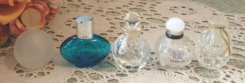 5 mini perfume bottles