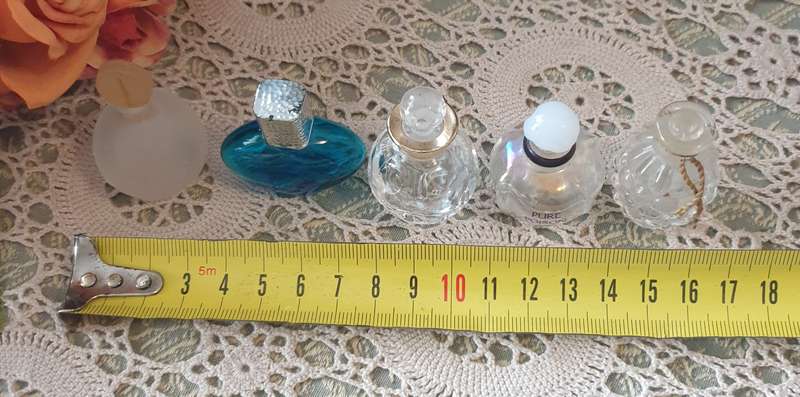 5 mini perfume bottles
