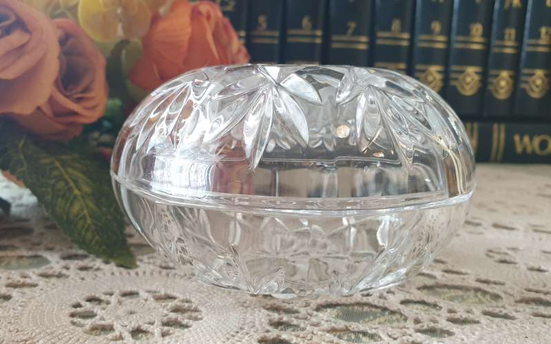 SMALL GLASS TRINKET BOWL WITH LID