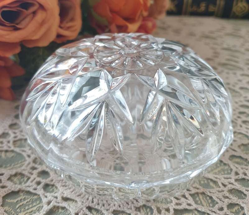 SMALL GLASS TRINKET BOWL WITH LID