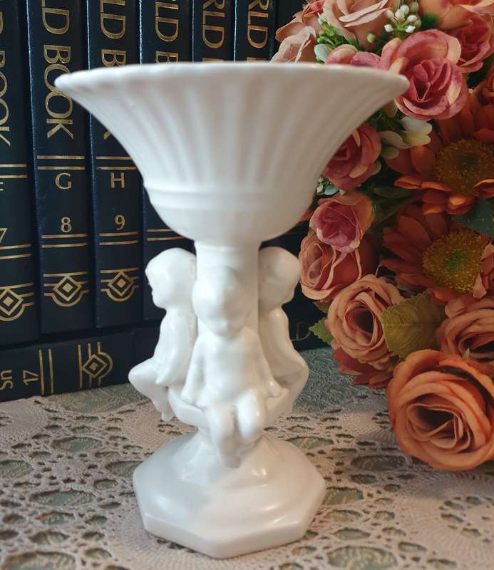 FINE QUALITY K.K ORIGINAL` PORCELAIN CHERUB BOWEL STAND