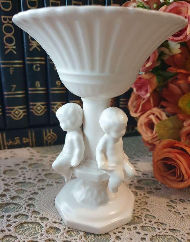 FINE QUALITY K.K ORIGINAL` PORCELAIN CHERUB BOWEL STAND