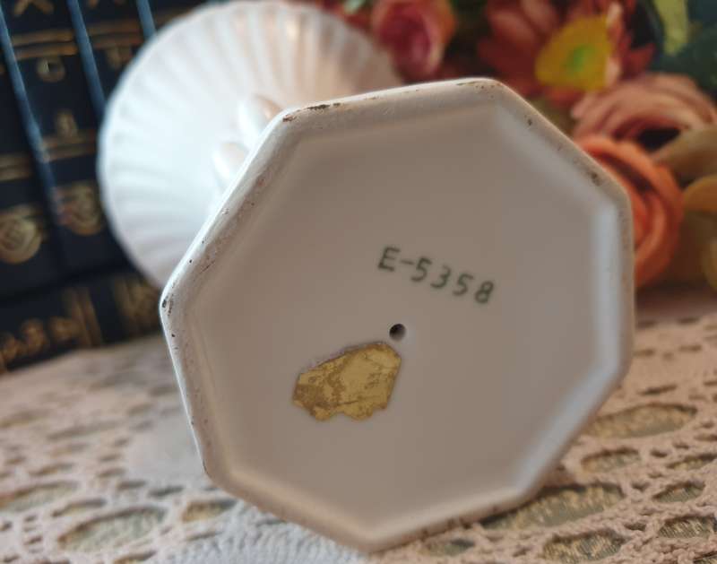 FINE QUALITY K.K ORIGINAL` PORCELAIN CHERUB BOWEL STAND