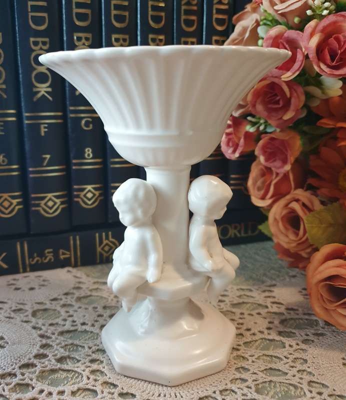 FINE QUALITY K.K ORIGINAL` PORCELAIN CHERUB BOWEL STAND