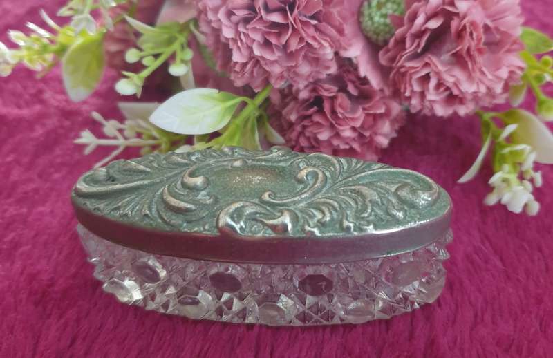 VINTAGE CUT GLASS TRINKET HOLDER