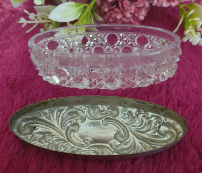 VINTAGE CUT GLASS TRINKET HOLDER