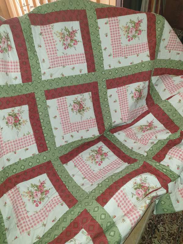 CUSTOM-MADE HAND MADE QUILT