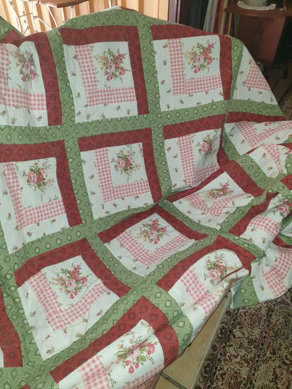 CUSTOM-MADE HAND MADE QUILT