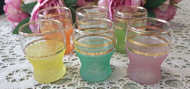 6 VTG Rainbow colour frosted glasses /22carat gold rims | England |