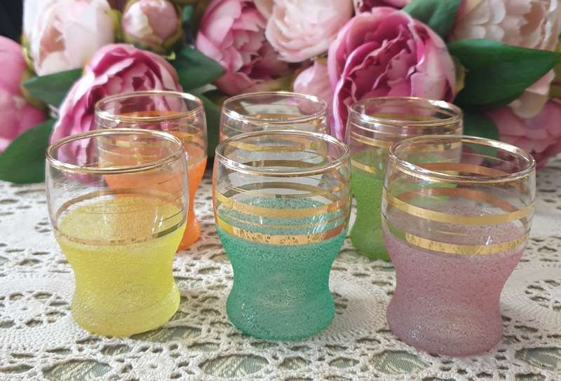 6 VTG Rainbow colour frosted glasses /22carat gold rims | England |