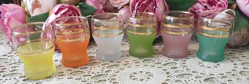 6 VTG Rainbow colour frosted glasses /22carat gold rims | England |