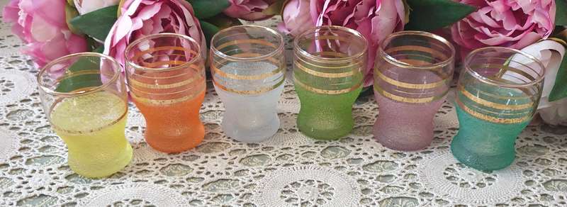6 VTG Rainbow colour frosted glasses /22carat gold rims | England |