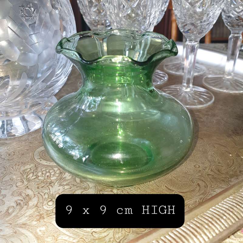 Mid-Century Green Glass Vase With Ruffle Edge