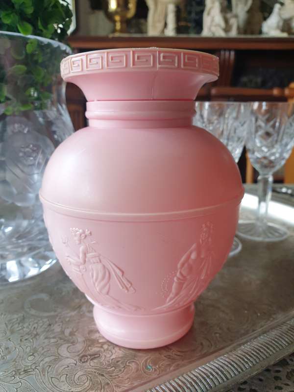 VINTAGE PLASTIC BATHROOM CONTAINER WITH NOVELTY SOAPS