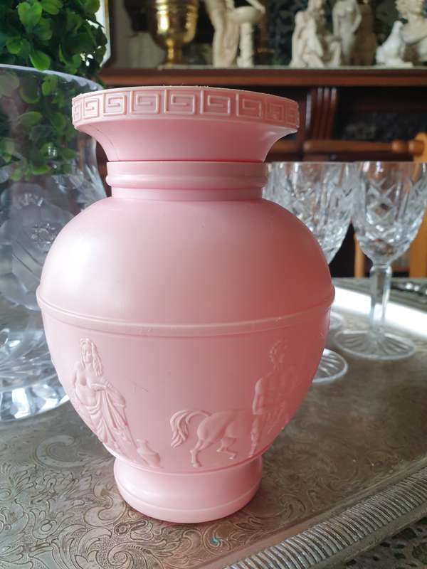 VINTAGE PLASTIC BATHROOM CONTAINER WITH NOVELTY SOAPS