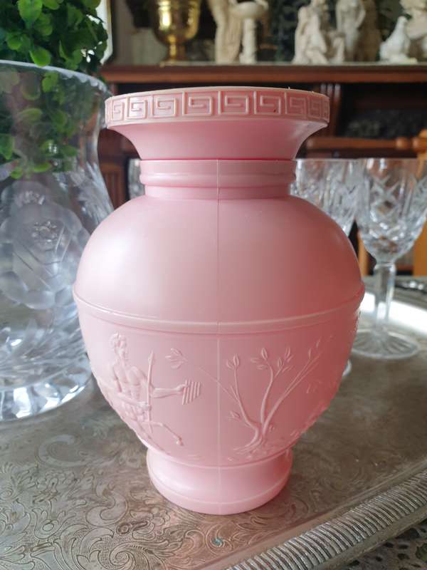 VINTAGE PLASTIC BATHROOM CONTAINER WITH NOVELTY SOAPS