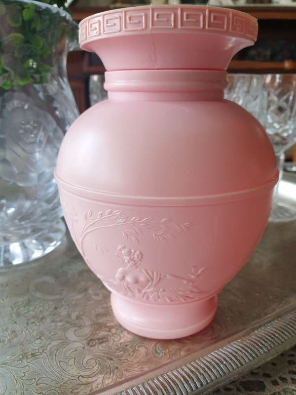 VINTAGE PLASTIC BATHROOM CONTAINER WITH NOVELTY SOAPS