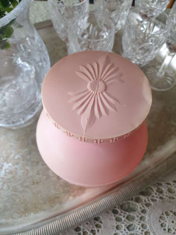 VINTAGE PLASTIC BATHROOM CONTAINER WITH NOVELTY SOAPS