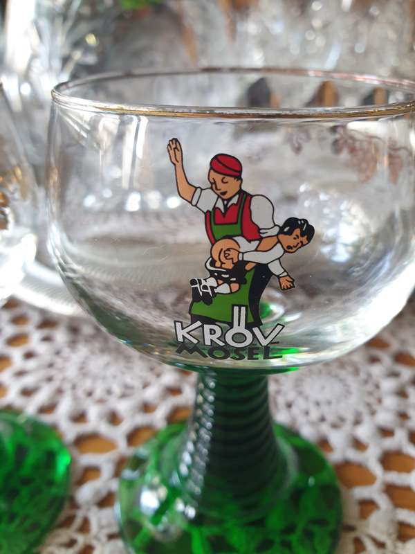 Playful set of French wine glasses rummers Kröv Mosel | GREEN |