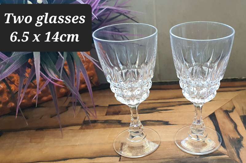 SET OF SMALL GLASSES