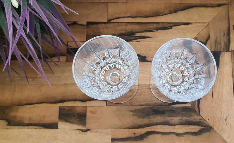 SET OF SMALL GLASSES