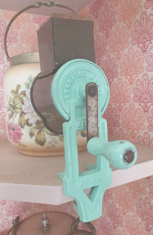 Lorraine table mount cast iron grinder with wood handle