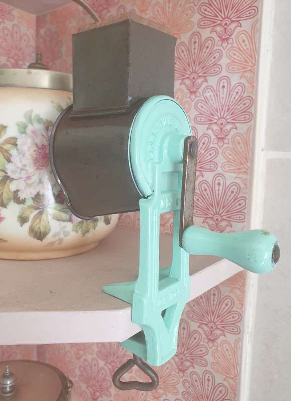 Lorraine table mount cast iron grinder with wood handle