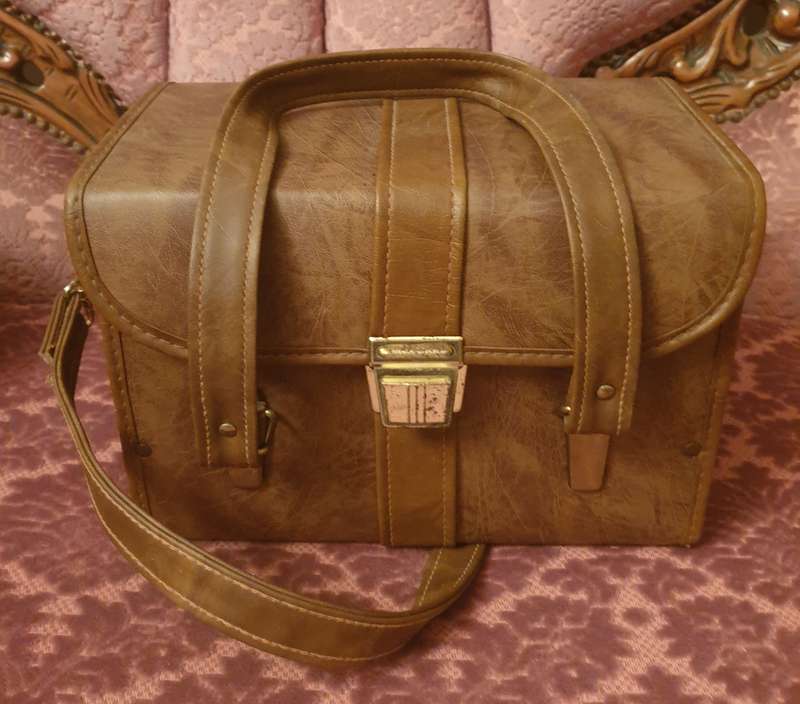 Vintage Brown  Camera Bag- EARLY 1960'S  . GREAT CONDITION