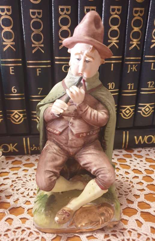 VINTAGE FIGURINES | DAMAGED | PLEASE LOOK AT ALL THE PHOTOS |