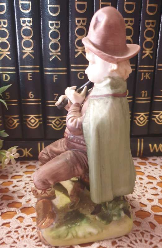 VINTAGE FIGURINES | DAMAGED | PLEASE LOOK AT ALL THE PHOTOS |