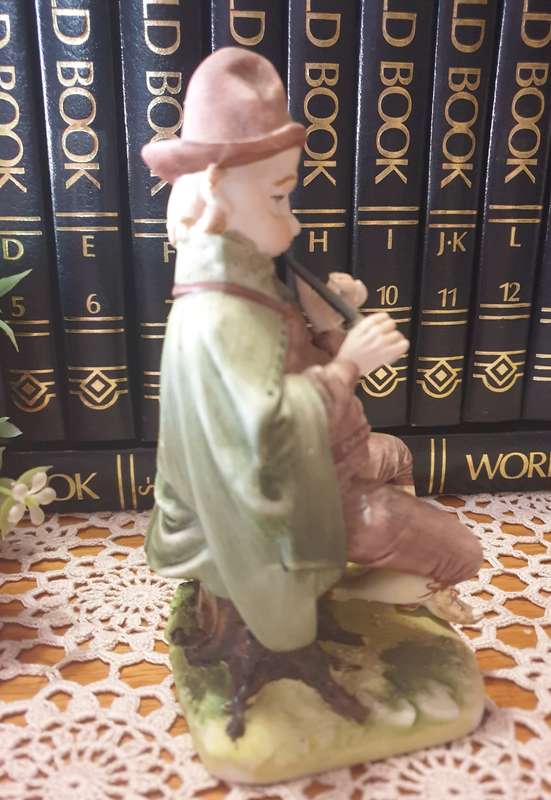 VINTAGE FIGURINES | DAMAGED | PLEASE LOOK AT ALL THE PHOTOS |