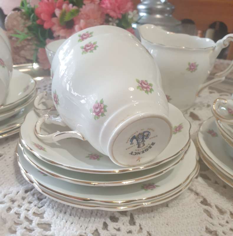 Vintage Regency Bone China Tea set with 6 Trio`s - Made in England