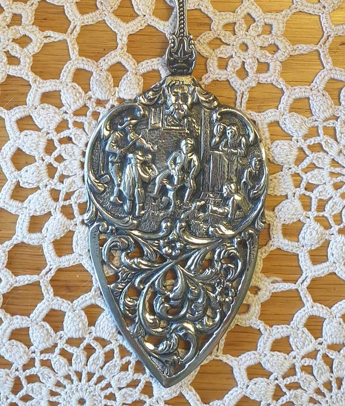 VINTAGE CAKE SERVER